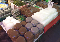 韓国の市場で売られているいろいろなムク