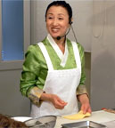 料理説明をするキョンファ先生