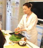 食べ方を説明する先生
