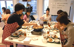 会食の様子