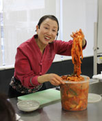 食べ頃キムチを切る