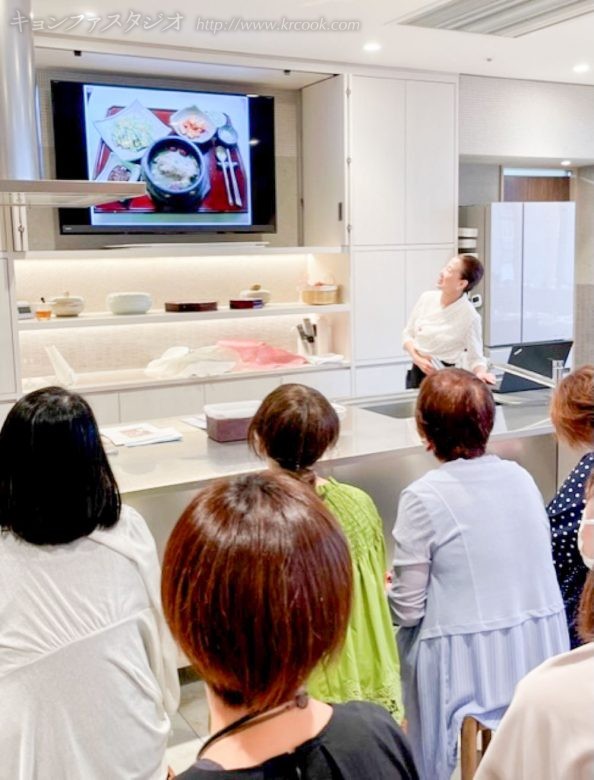 サㇺゲタンの作り方や思い出などを紹介する先生♪